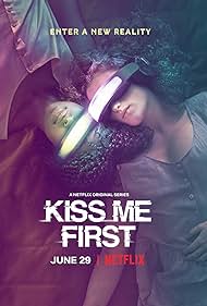 Kiss Me First 2018 capa